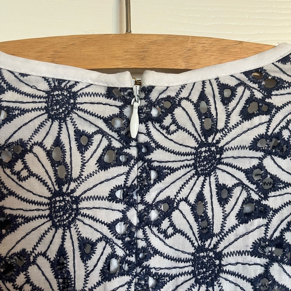 Michael Kors Womens Sz 8 Navy and White Midi Embroidered Floral Zip Up Dress. - Picture 3 of 14